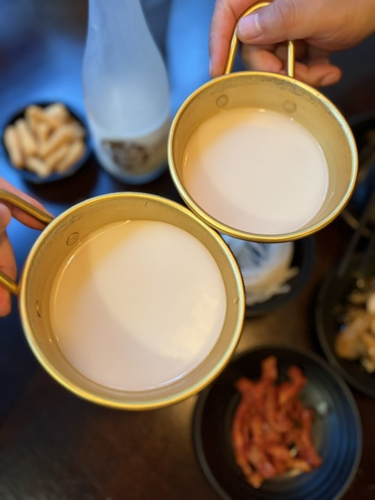 막걸리 한 잔과 안주, 심술집 건대입구본점
